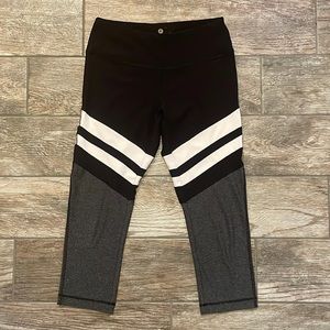 90 Degree Colorblock Capri Length Legggings